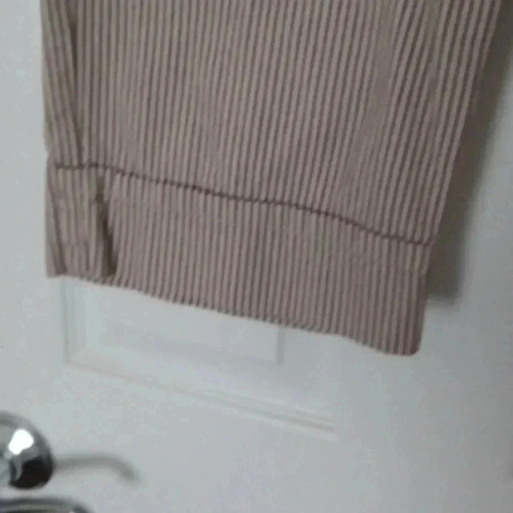 -- Striped Bermuda shorts - Picture 4 of 7